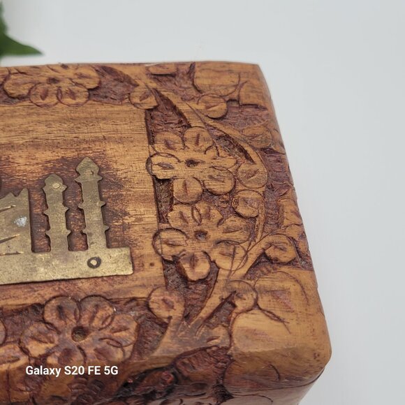Vintage Hand Carved Wood Trinket Box With Brass Taj Mahal - Picture 5 of 16